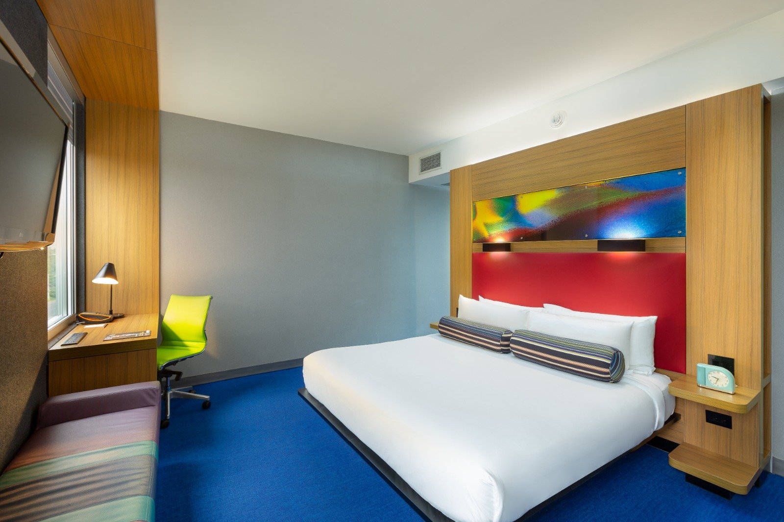 Aloft-Room